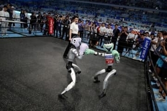 人型ロボットのスポーツに熱狂する中国、家庭への普及なるか