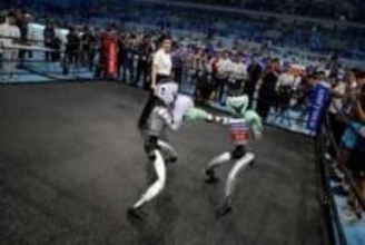 人型ロボットのスポーツに熱狂する中国、家庭への普及なるか