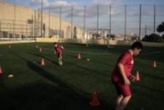 パレスチナのサッカー場、当面解体免れる　国際サッカー連盟がイスラエルに圧力