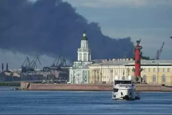 ウクライナ、ロシアのサンクトペテルブルクなど攻撃　プーチン氏肝いりの経済フォーラム開催中に