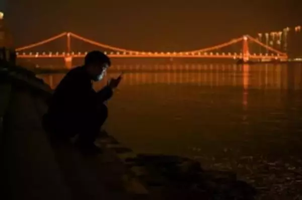 「死んだ？」　孤独な若者に大人気のアプリが物語る中国の現状