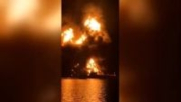 ペルシャ湾で石油タンカー2隻が炎上、イランの攻撃か　1人死亡、38人救助