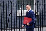「英保健相が辞任、首相の指導力に「不信任」」の画像1