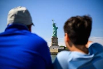 「世界最強パスポート」、過去20年の変動が物語る世界情勢　米国は1位から10位に後退