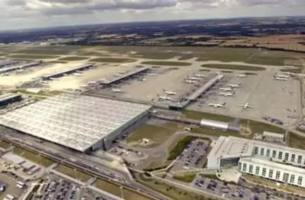 エプスタイン氏、女性の人身売買にロンドンの空港利用か　英警察が疑惑を捜査