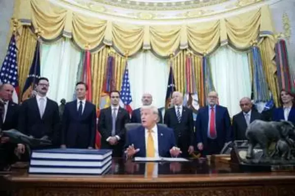 イランの核兵器保有阻止、経済恐慌のリスクよりも「優先」　トランプ氏