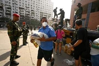 ベネズエラ地震、生存者救出の瞬間　特に被害大きい地域で撮影