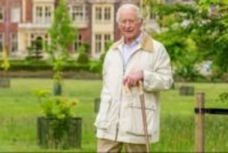 英チャールズ国王の新しい写真公開、77歳の誕生日を記念