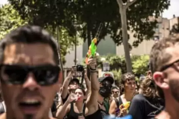 「あなたたちは来なくていい」、365日押し寄せる観光客に欧州の住民は辟易