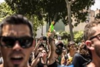 「あなたたちは来なくていい」、365日押し寄せる観光客に欧州の住民は辟易