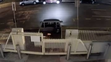 シナゴーグにトラックで突入、男を憎悪犯罪で訴追　豪