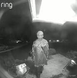 「防犯カメラに映る不気味なピエロ姿、高齢男性刺殺の疑いで少年を拘束　米」の画像1