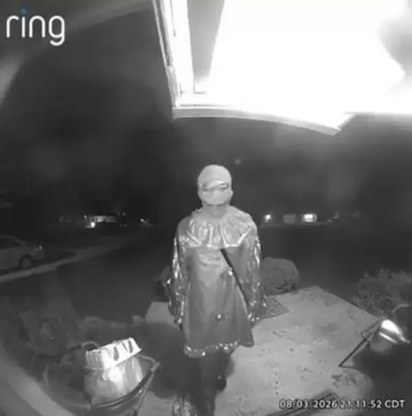 防犯カメラに映る不気味なピエロ姿、高齢男性刺殺の疑いで少年を拘束　米