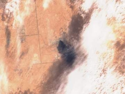 イランの攻撃受けたサウジ空軍基地、立ち上る煙を衛星画像で確認　米兵10人が負傷