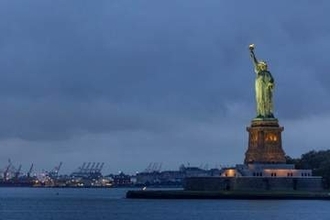 自由の女神観光のボート転覆、母子2人が死亡　船長を逮捕　米NY