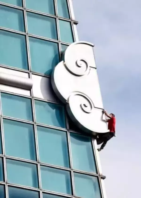 米クライマーのアレックス・オノルド、台北101の登頂に成功　命綱なし