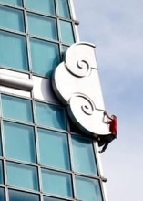 米クライマーのアレックス・オノルド、台北101の登頂に成功　命綱なし