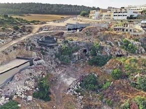 40万年前の遺物を洞窟で発見、現生人類以前の「複雑で豊かな」社会の存在示す　イスラエル