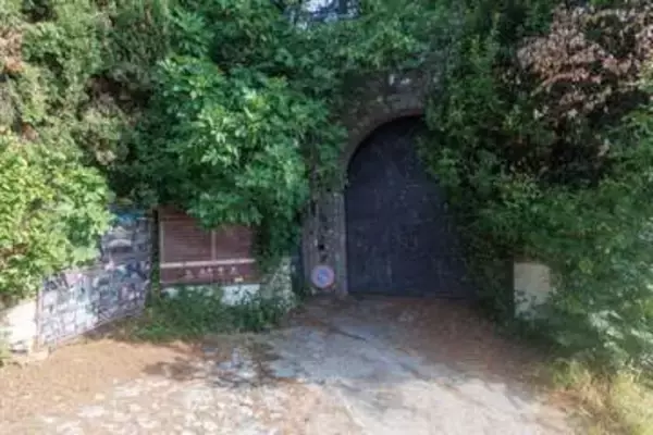 偽物の「ギリシャ円形劇場」で観光客だます、男に禁錮刑　イタリア