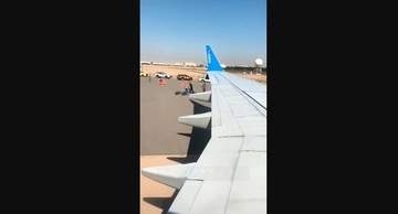フライドバイ機内、襲撃者制圧の直後か　CNNが緊迫の映像入手