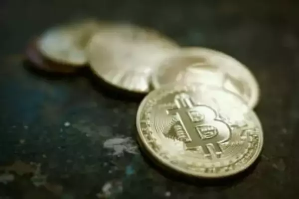 ビットコインが記録的高値から一転　溶け続ける理由は