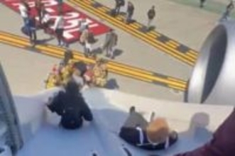 離陸直後のエンジン火災で緊急着陸、乗客脱出　米ユナイテッド航空機