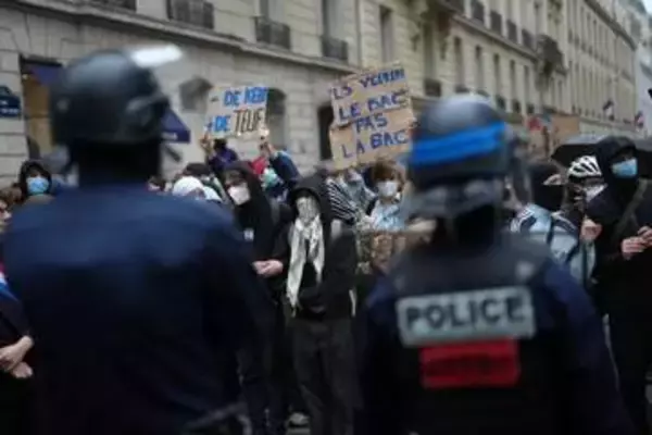 フランスに広がる大規模学生デモ、政府が強硬対応を転換