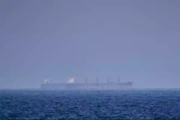 ホルムズ海峡の通過、通航料を払う船舶が優先　イラン高官が明かす