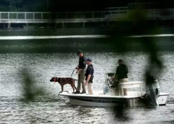 米警察官、自宅で遺体で見つかる　「武装して危険な」妻に逮捕状、捜索続く