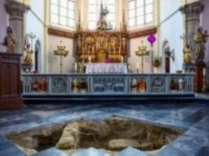 「三銃士」で有名になったフランスのダルタニャン、オランダの教会で遺骨発見か