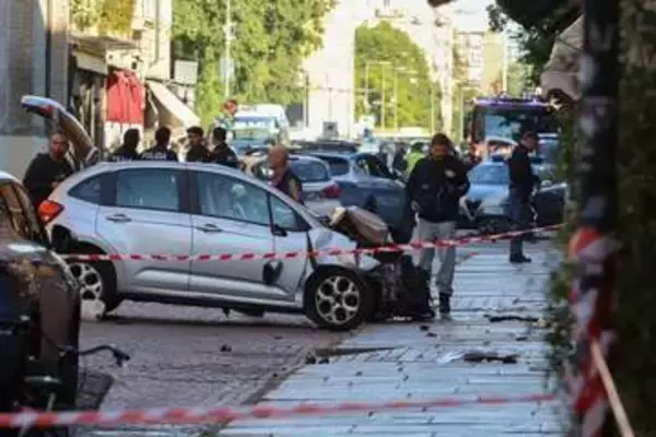 歩行者に車突っ込む、市民が刃物男にタックルして取り押さえ　イタリア