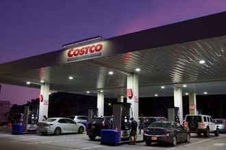 米コストコにガソリン求める顧客が殺到　なぜそれほど安く販売できるのか