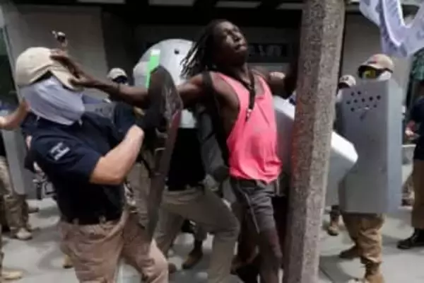 ありふれた風景に潜む白人至上主義者の団体、活動拠点の内側に迫る　米テネシー州＜中＞