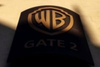 米ワーナー、パラマウントの買収提案を拒否するよう株主に助言　提案は「非現実的」と批判