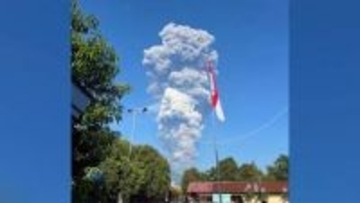 インドネシアで火山噴火　複数の死者、救助活動を開始