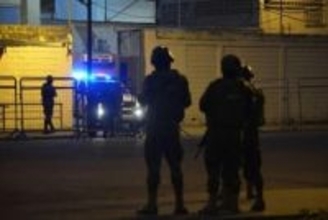 受刑者13人の遺体を発見、刑務所の外で爆発も　南米エクアドル