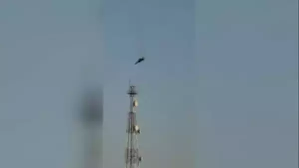 クウェート上空で戦闘機が墜落する映像　米空軍基地付近