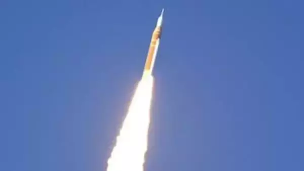 NASAの「アルテミス2」打ち上げ成功、半世紀ぶりに月を目指す有人飛行へ