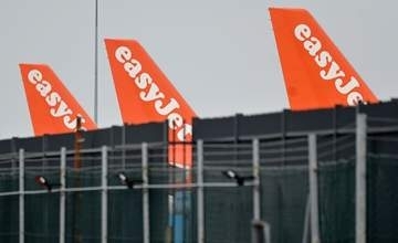 ロンドン行きの旅客機が目的地変更、預け荷物の中に充電中のモバイルバッテリー
