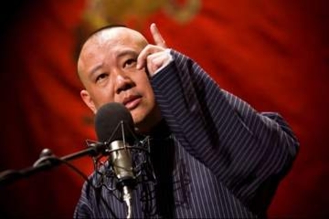 中国人気漫談家の郭徳綱さん、共産党革命歌の替え歌で捜査対象に