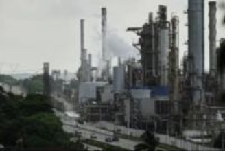 ベネズエラが米国の石油を盗んだとトランプ氏　実際の経緯は