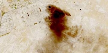 サウジ、重要パイプラインへの攻撃を確認　衛星画像に炎や巨大な黒煙