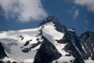 オーストリア最高峰で交際相手を置き去りにして死なせたとして起訴、登山者の裁判始まる