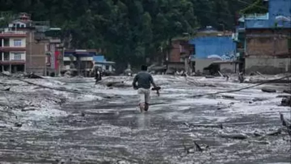 氷河の下流に住むことが命に関わるリスクになった理由、ネパール洪水で危険浮き彫りに