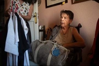 強制立ち退きの87歳女性が死去、スペイン住宅危機の象徴