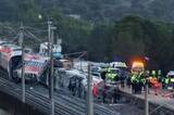 「スペイン高速鉄道脱線事故、40人死亡　これまでに分かっていること」の画像1