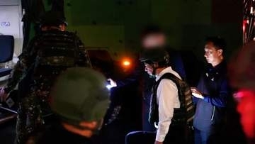 装甲車に乗り込む台湾総統、軍事訓練で仮想の「斬首作戦」から脱出