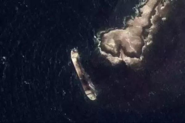 オマーン沖で大規模な原油流出、1300平方キロに拡大　環境破壊に懸念も