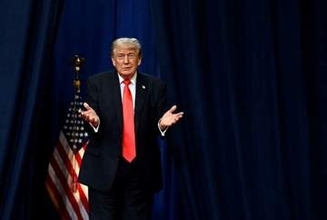 【分析】奇妙な言動に目をつぶってきた米国民の「トランプ感受性低下症候群」に変化の兆し