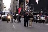「米NY市繁華街で刃物女が2人を殺傷、警察が容疑者を射殺　無差別襲撃か」の画像1